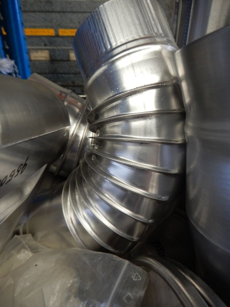 Diverse aluminium hulpstukken in draadmand, Burgerhout, aluminium – foto 2 – kavel bij Onlineveilingmeester, Assen