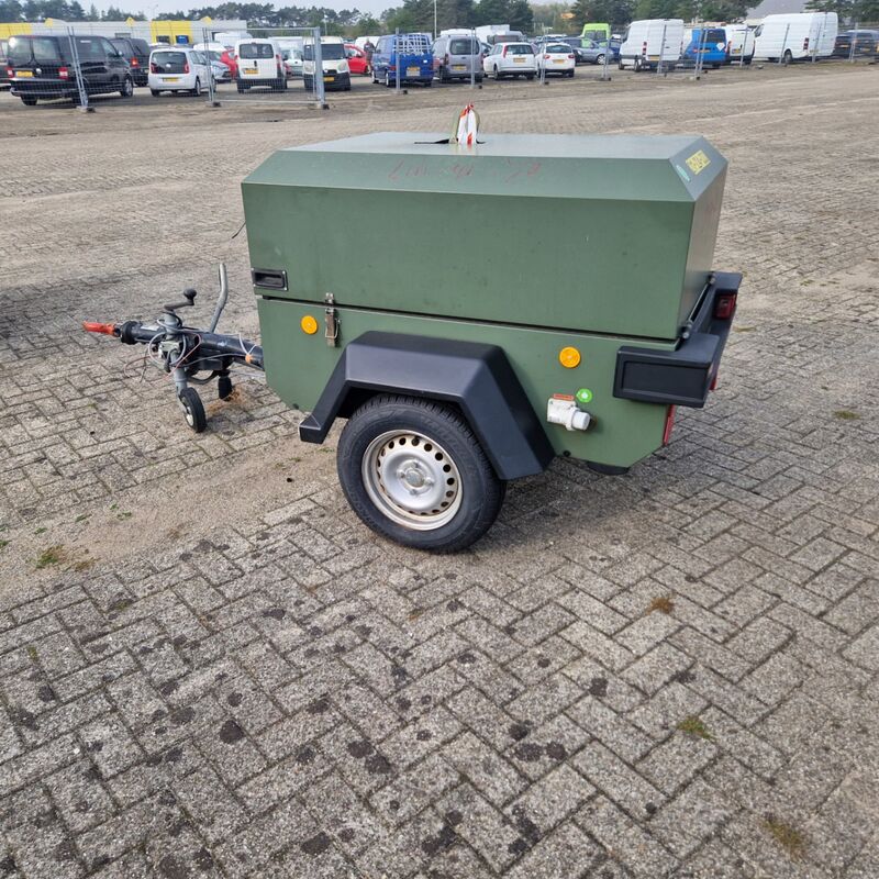 Mobiele dieselcompressor, Ingersoll-Rand, W902 code 49, 2005 – foto 3 – kavel bij Domeinen Roerende Zaken, Soesterberg