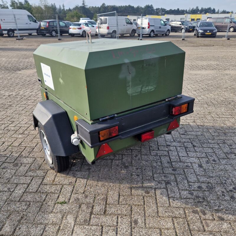 Mobiele dieselcompressor, Ingersoll-Rand, W902 code 49, 2005 – foto 4 – kavel bij Domeinen Roerende Zaken, Soesterberg