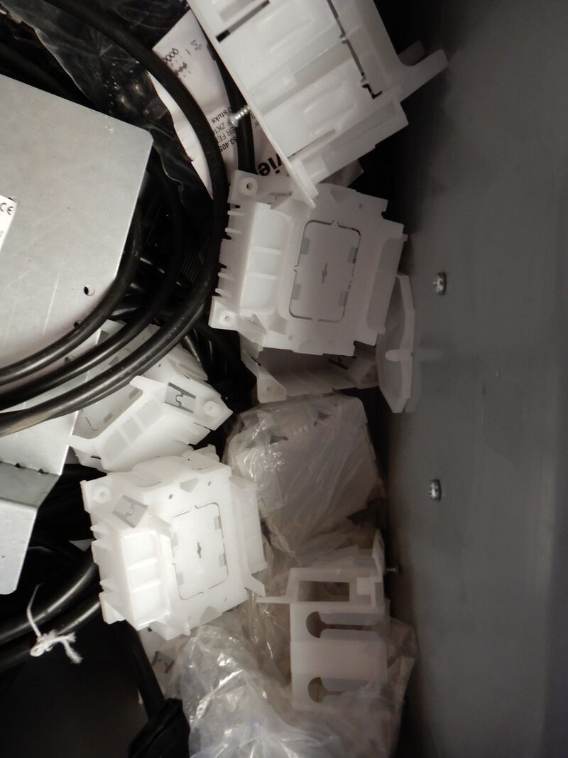 Kist met diverse elektra – foto 2 – kavel bij Onlineveilingmeester, Assen