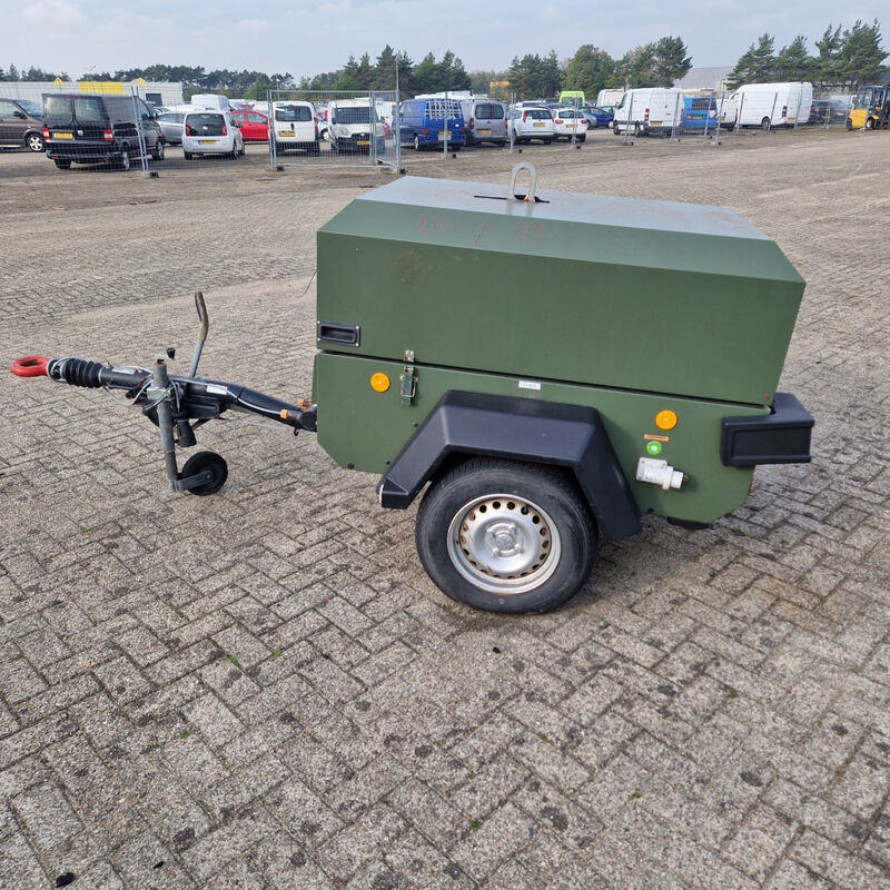 Mobiele dieselcomprressor, Ingersoll-Rand, W902 code 49, 2005 – foto 2 – kavel bij Domeinen Roerende Zaken, Soesterberg