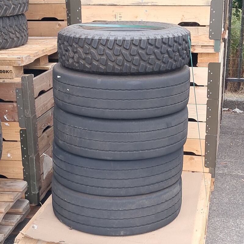 Partij diverse banden, O.a Michelin, Continental – foto 2 – kavel bij Domeinen Roerende Zaken, Groningen