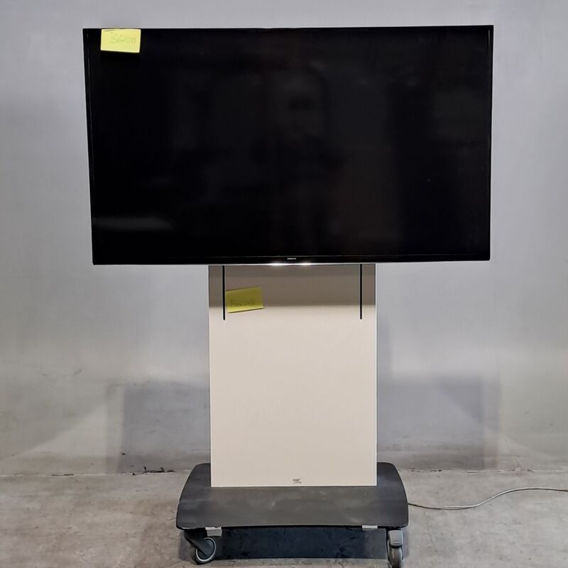 Televisie op verrijdbare standaard, Samsung, UE60J6240 – kavel bij Domeinen Roerende Zaken, Groningen