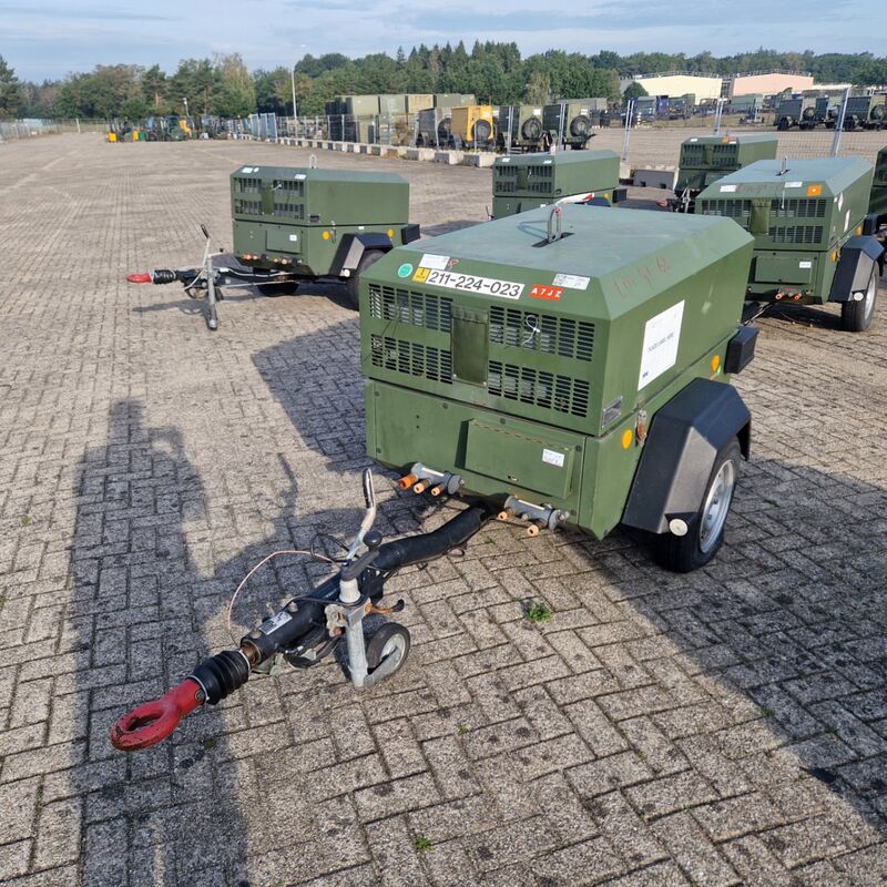 Mobiele dieselcompressor, Ingersoll-Rand, W902 code 49, 2005 – kavel bij Domeinen Roerende Zaken, Soesterberg