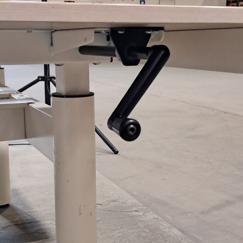 Partij duo bureaus, O.a. Gispen – foto 3 – kavel bij Domeinen Roerende Zaken, Groningen