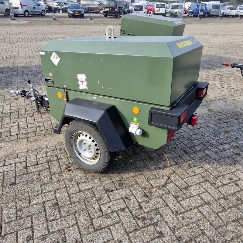 Mobiele dieselcompressor, Ingersoll-Rand, W902 code 49, 2005 – foto 3 – kavel bij Domeinen Roerende Zaken, Soesterberg