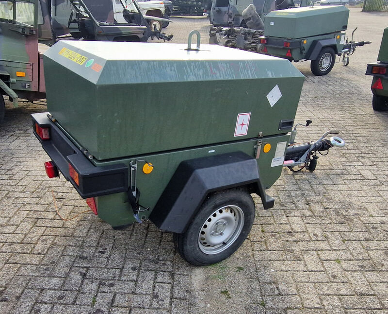 Mobiele dieselcompressor, Ingersoll-Rand, W902 code 49, 2005 – foto 7 – kavel bij Domeinen Roerende Zaken, Soesterberg
