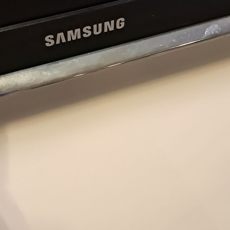 Televisie op verrijdbare standaard, Samsung, UE60J6240 – foto 4 – kavel bij Domeinen Roerende Zaken, Groningen