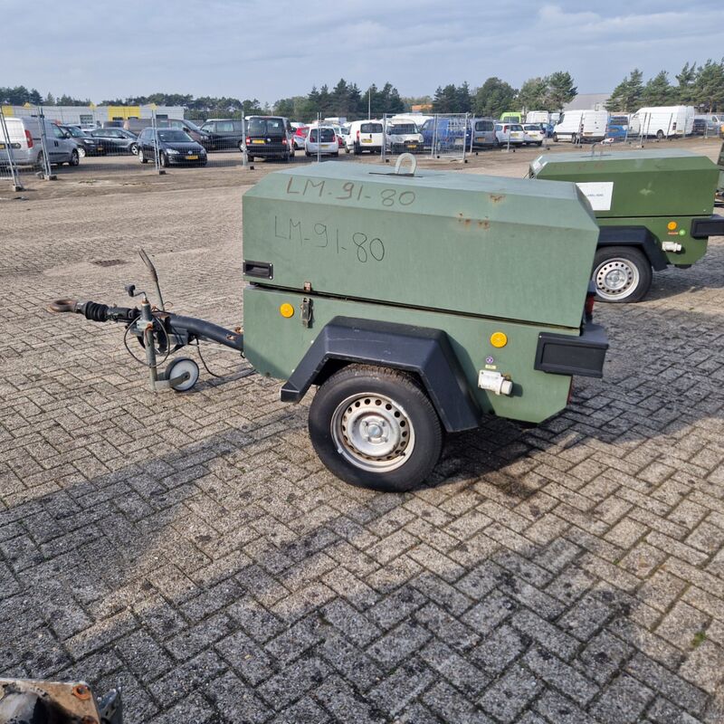 Mobiele dieselcompressor, Ingersoll-Rand, W902 code 49, 2006 – foto 2 – kavel bij Domeinen Roerende Zaken, Soesterberg