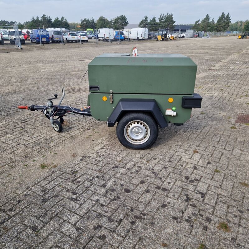 Mobiele dieselcompressor, Ingersoll-Rand, W902 code 49, 2005 – foto 2 – kavel bij Domeinen Roerende Zaken, Soesterberg