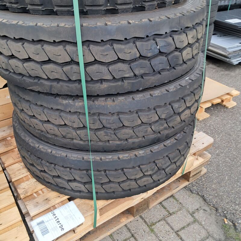 Partij diverse banden, O.a Michelin, Continental – foto 5 – kavel bij Domeinen Roerende Zaken, Groningen