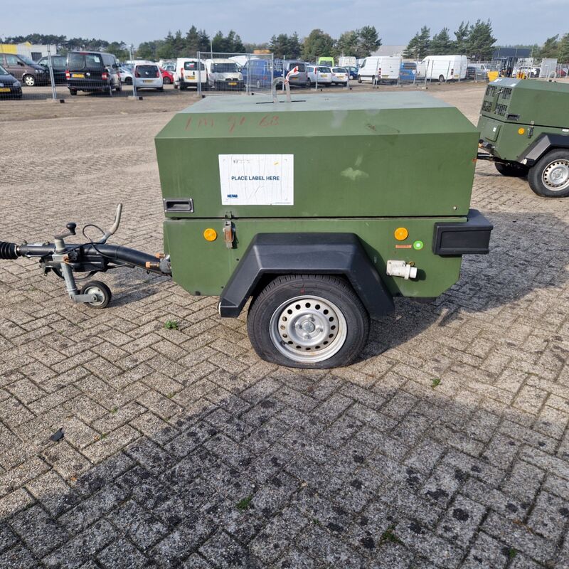 Mobiele dieselcompressor, Ingersoll-Rand, W902 code 49, 2005 – foto 2 – kavel bij Domeinen Roerende Zaken, Soesterberg