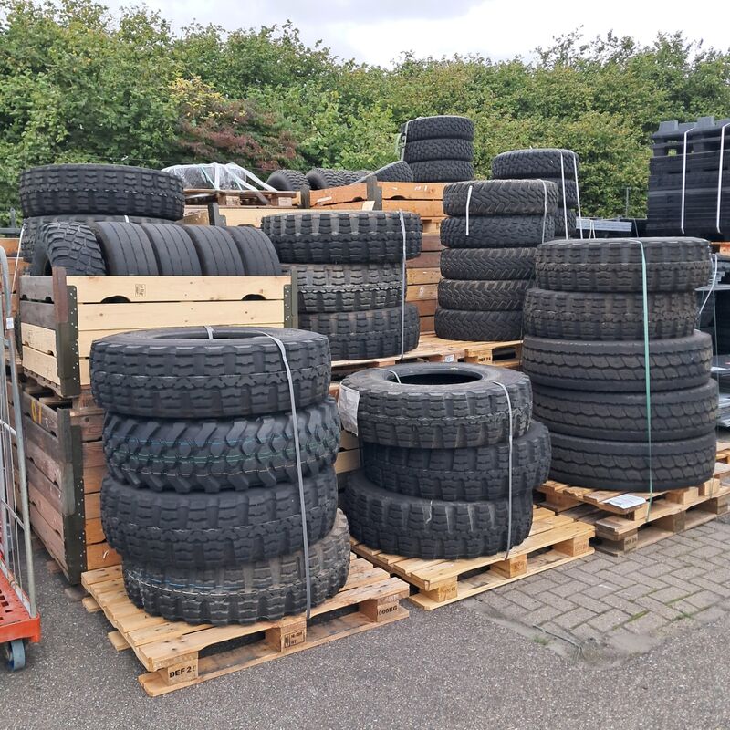 Partij diverse banden, O.a Michelin, Continental – foto 4 – kavel bij Domeinen Roerende Zaken, Groningen