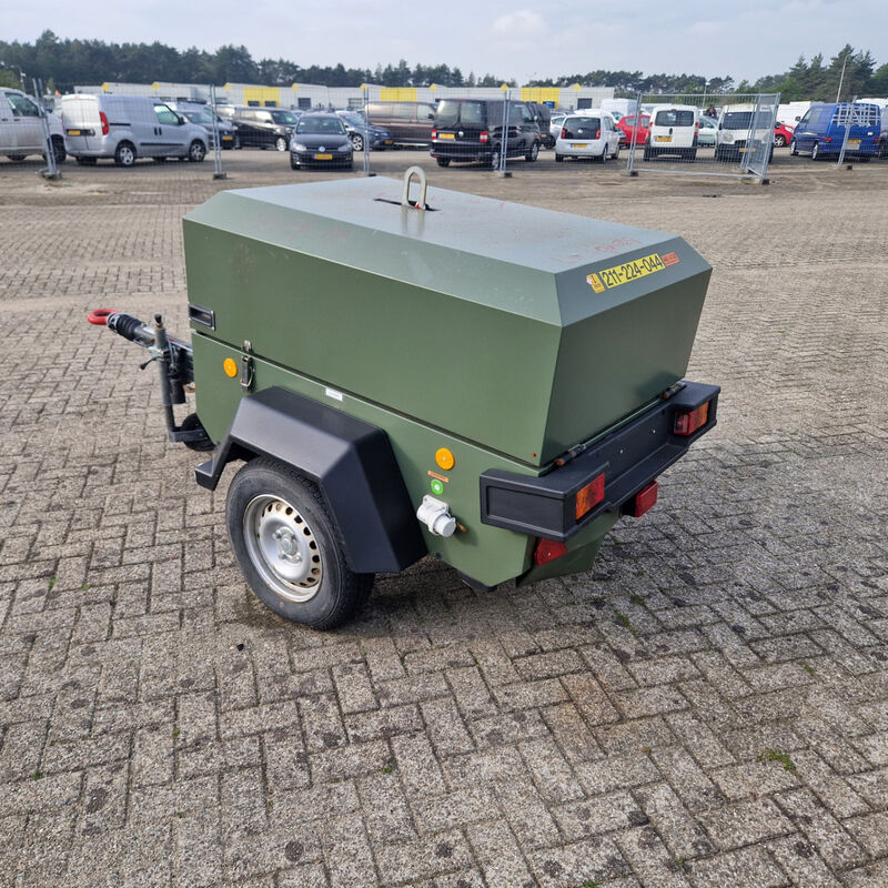 Mobiele dieselcomprressor, Ingersoll-Rand, W902 code 49, 2005 – foto 3 – kavel bij Domeinen Roerende Zaken, Soesterberg