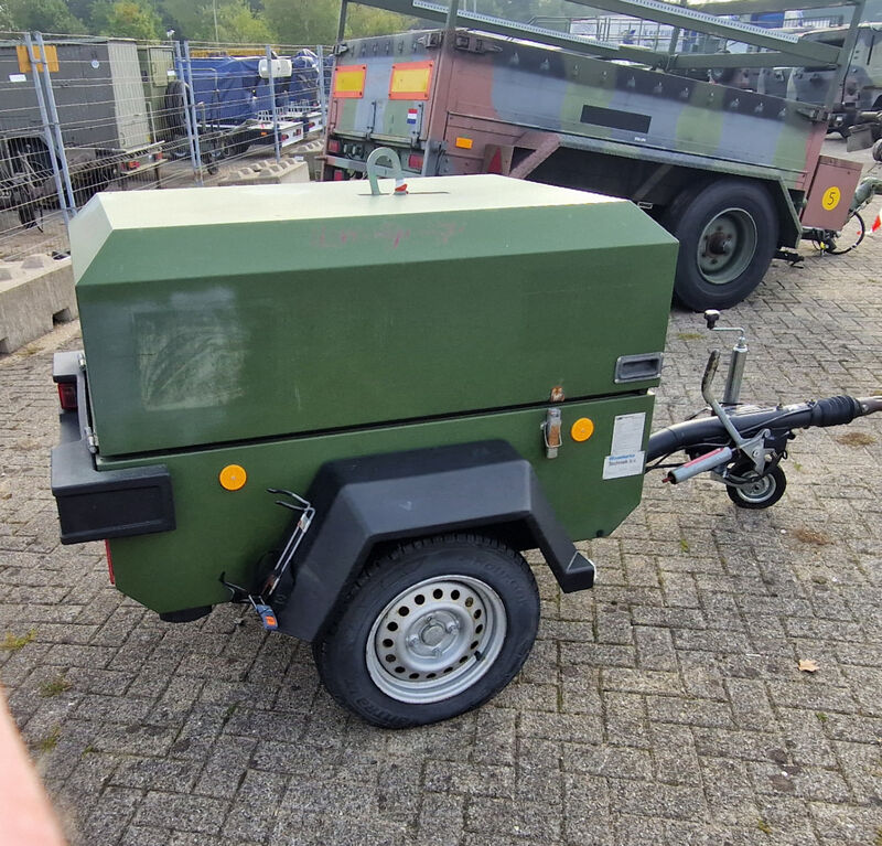 Mobiele dieselcompressor, Ingersoll-Rand, R1075F726 code 756, 2003 – foto 9 – kavel bij Domeinen Roerende Zaken, Soesterberg