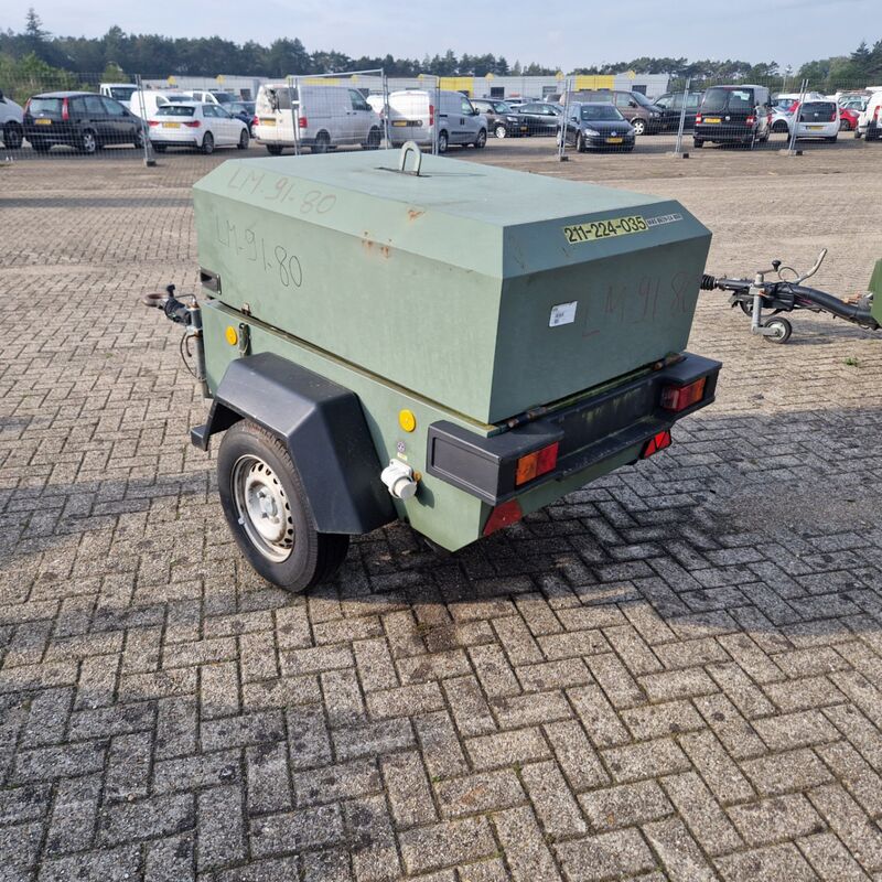 Mobiele dieselcompressor, Ingersoll-Rand, W902 code 49, 2006 – foto 3 – kavel bij Domeinen Roerende Zaken, Soesterberg
