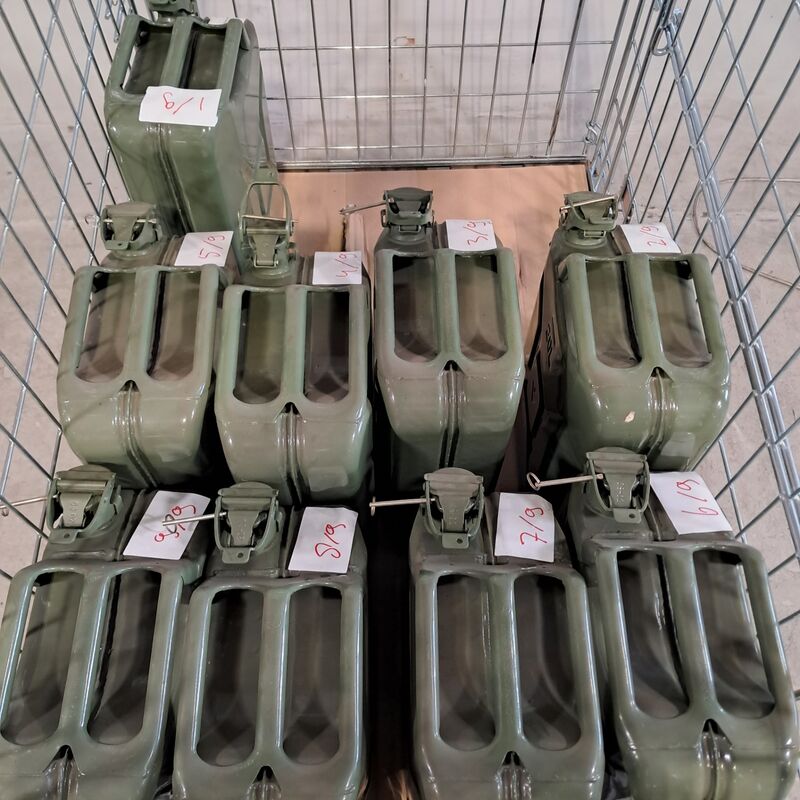 9x Jerrycan – foto 6 – kavel bij Domeinen Roerende Zaken, Groningen