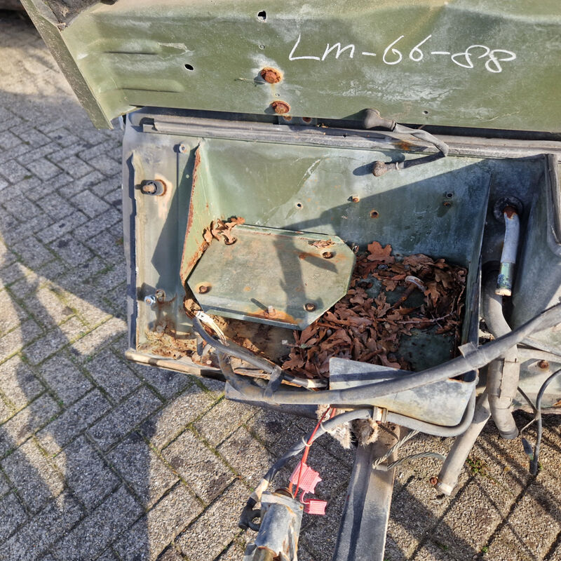 Voertuig, incompleet, Mercedes Benz, 290GD – foto 9 – kavel bij Domeinen Roerende Zaken, Soesterberg