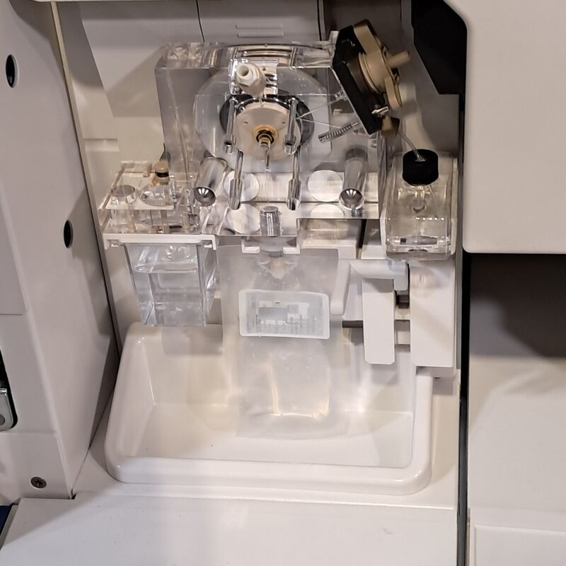Analysesysteem, Applied Biosystems Hitachi, 3500xL Genetic Analyzer, 2013 – foto 2 – kavel bij Domeinen Roerende Zaken, Groningen