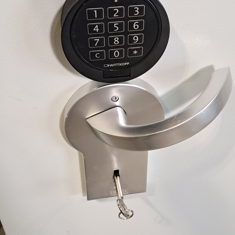 Kluis, Sistec, 2019 – foto 8 – kavel bij Domeinen Roerende Zaken, Groningen