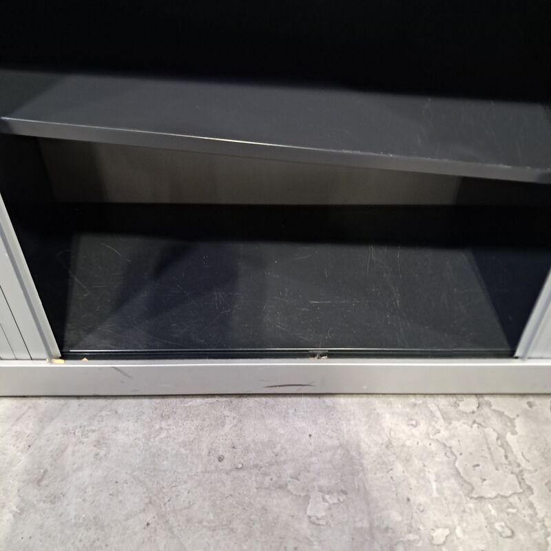 2x Jaloeziekast, Ahrend – foto 5 – kavel bij Domeinen Roerende Zaken, Groningen