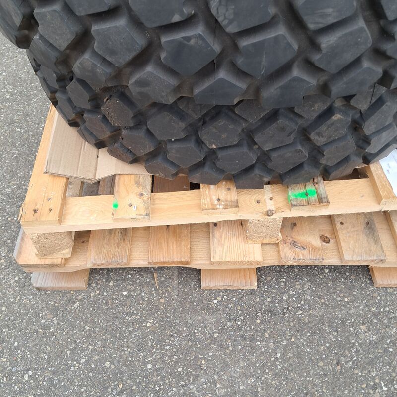 3x Vrachtwagenband, Michelin, XZL – foto 6 – kavel bij Domeinen Roerende Zaken, Groningen