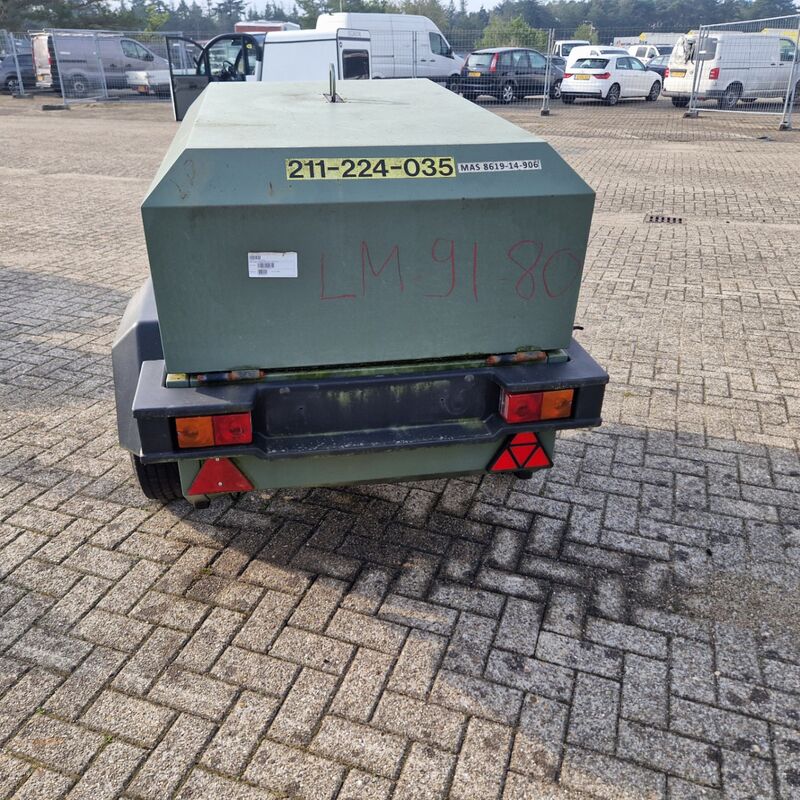 Mobiele dieselcompressor, Ingersoll-Rand, W902 code 49, 2006 – foto 4 – kavel bij Domeinen Roerende Zaken, Soesterberg