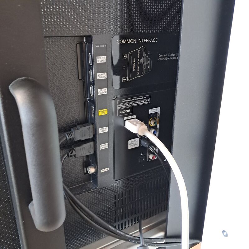 Televisie op verrijdbare standaard, Samsung, UE60J6240 – foto 9 – kavel bij Domeinen Roerende Zaken, Groningen