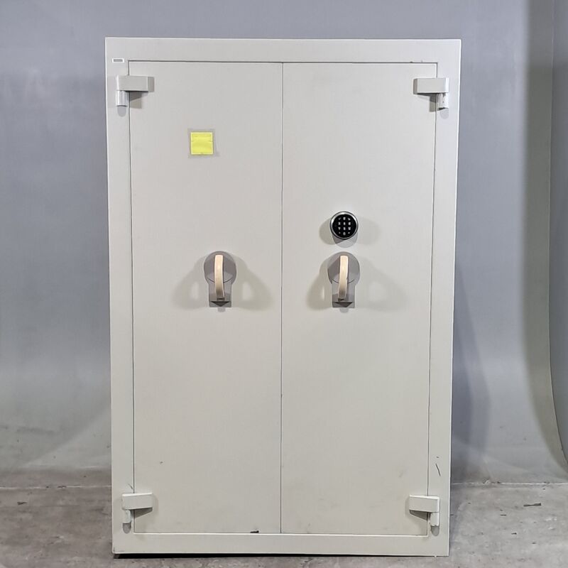 Kluis, Sistec, 2005 – kavel bij Domeinen Roerende Zaken, Groningen