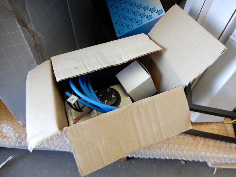 Palletkooi met diverse sanitair restanten – foto 5 – kavel bij Onlineveilingmeester, Assen