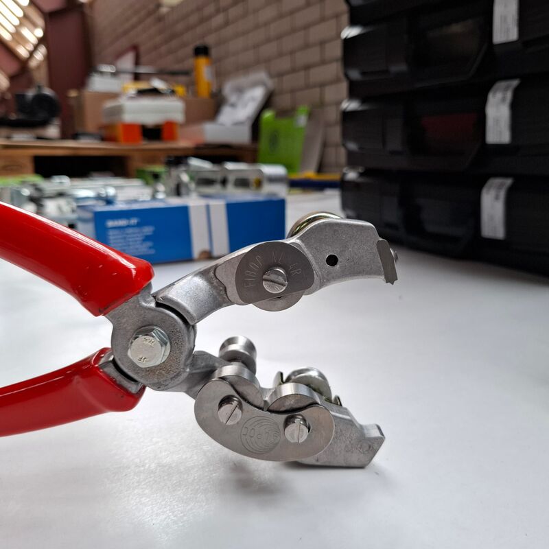 Kabelmantel striptang Alroc, F-72160 Tuffe – foto 4 – kavel bij Onlineveilingmeester, Winsum
