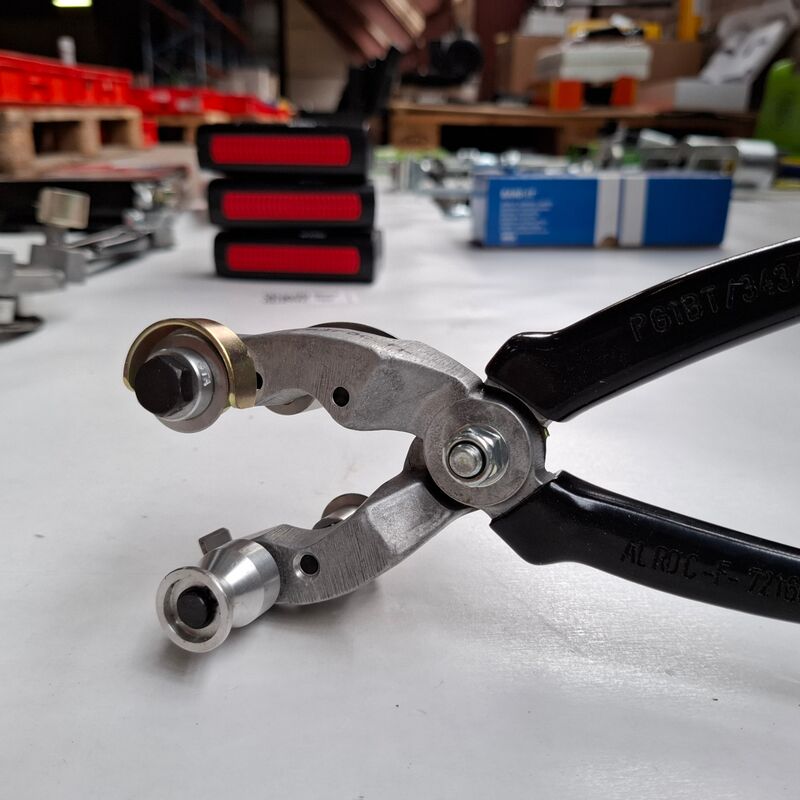 Kabelmantel striptang Alroc, F-72160 Tuffe – foto 2 – kavel bij Onlineveilingmeester, Winsum