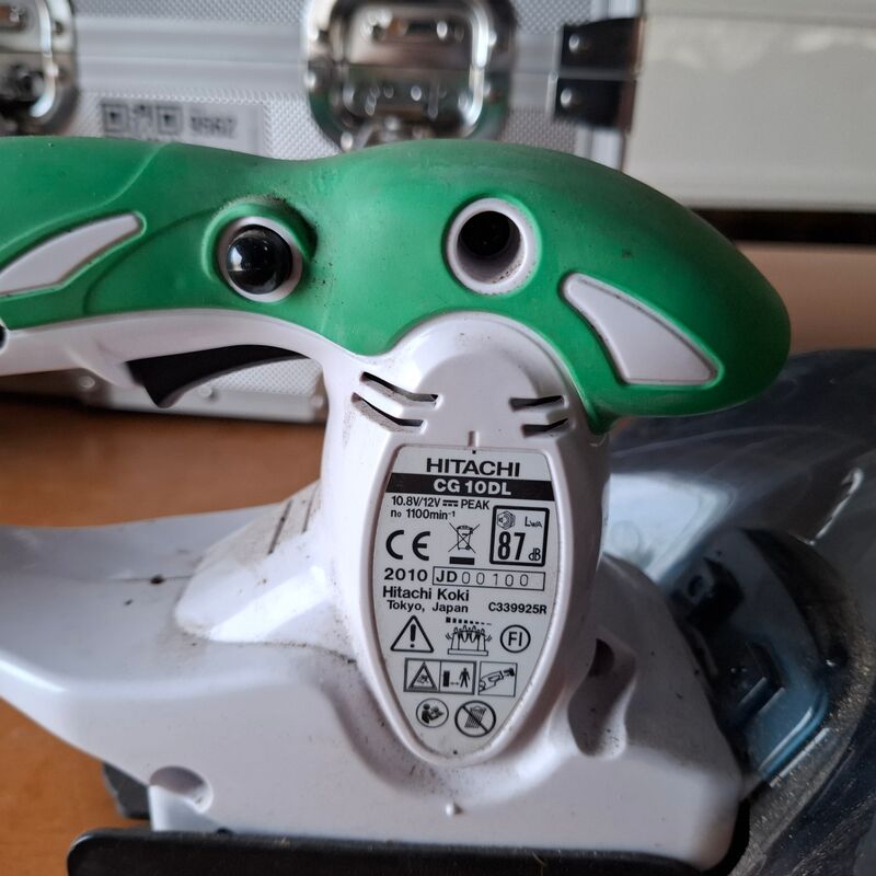 Accu kantenknipper met accu ledlamp Hitachi, CG10DL, UB18DDL – foto 4 – kavel bij Onlineveilingmeester, Winsum