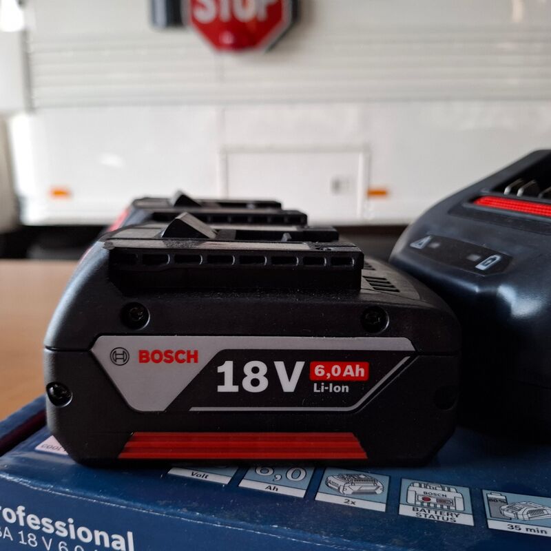 2x Accu met lader Bosch 18V 6.0Ah – foto 2 – kavel bij Onlineveilingmeester, Winsum