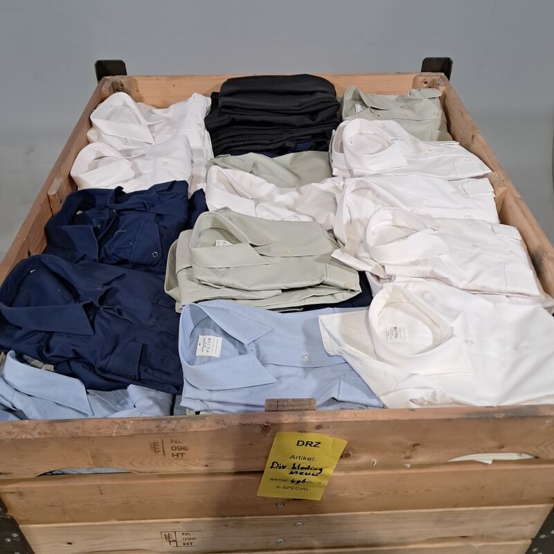 Partij diverse kleding – foto 2 – kavel bij Domeinen Roerende Zaken, Groningen