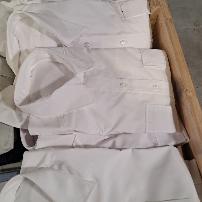 Partij diverse kleding – foto 4 – kavel bij Domeinen Roerende Zaken, Groningen