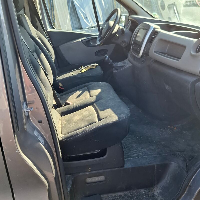Bedrijfswagen, Renault, Trafic, 2018 – foto 9 – kavel bij Domeinen Roerende Zaken, Soesterberg