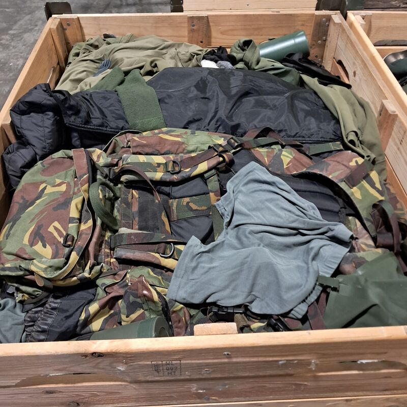 Persoonlijke uitrusting en kleding defensie – foto 10 – kavel bij Domeinen Roerende Zaken, Groningen