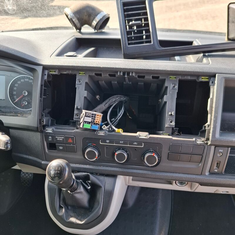 Bedrijfswagen, Volkswagen, Transporter, 2017 – foto 9 – kavel bij Domeinen Roerende Zaken, Soesterberg
