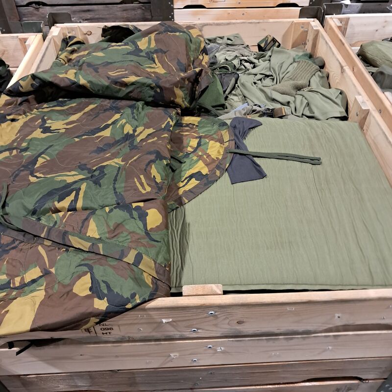Persoonlijke uitrusting en kleding defensie – foto 8 – kavel bij Domeinen Roerende Zaken, Groningen