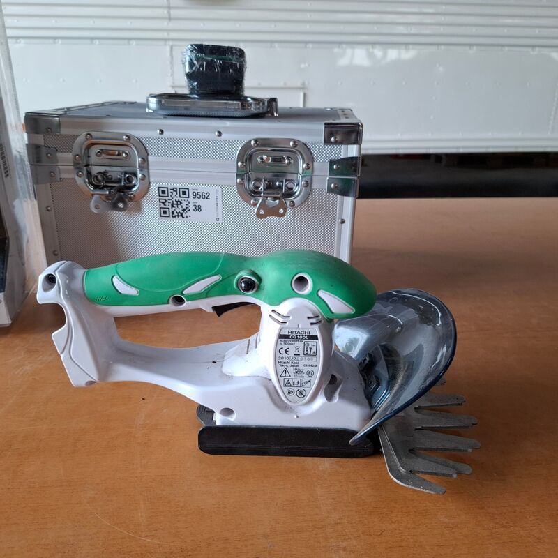 Accu kantenknipper met accu ledlamp Hitachi, CG10DL, UB18DDL – foto 3 – kavel bij Onlineveilingmeester, Winsum