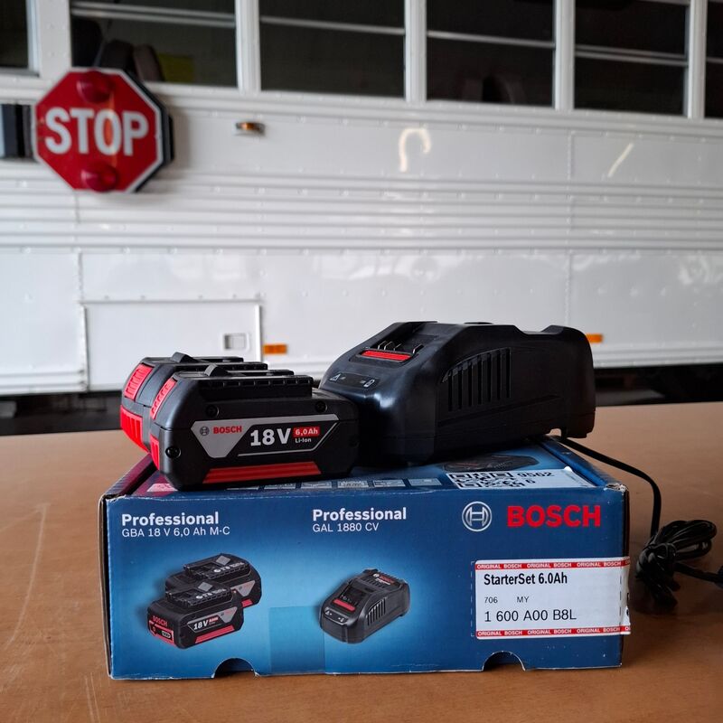 2x Accu met lader Bosch 18V 6.0Ah – kavel bij Onlineveilingmeester, Winsum