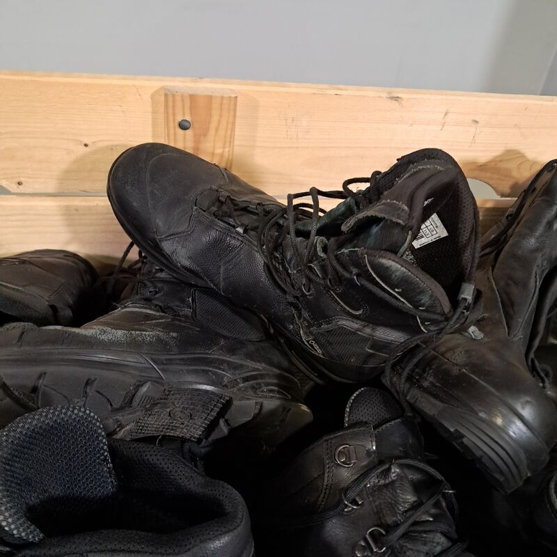 Partij diverse schoenen – foto 9 – kavel bij Domeinen Roerende Zaken, Groningen