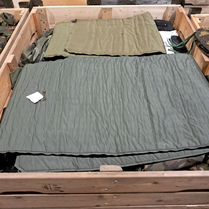 Persoonlijke uitrusting en kleding defensie – foto 7 – kavel bij Domeinen Roerende Zaken, Groningen