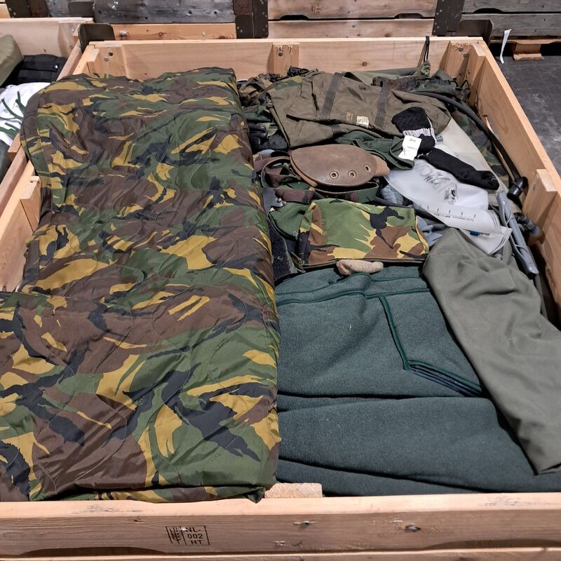 Persoonlijke uitrusting en kleding defensie – foto 6 – kavel bij Domeinen Roerende Zaken, Groningen