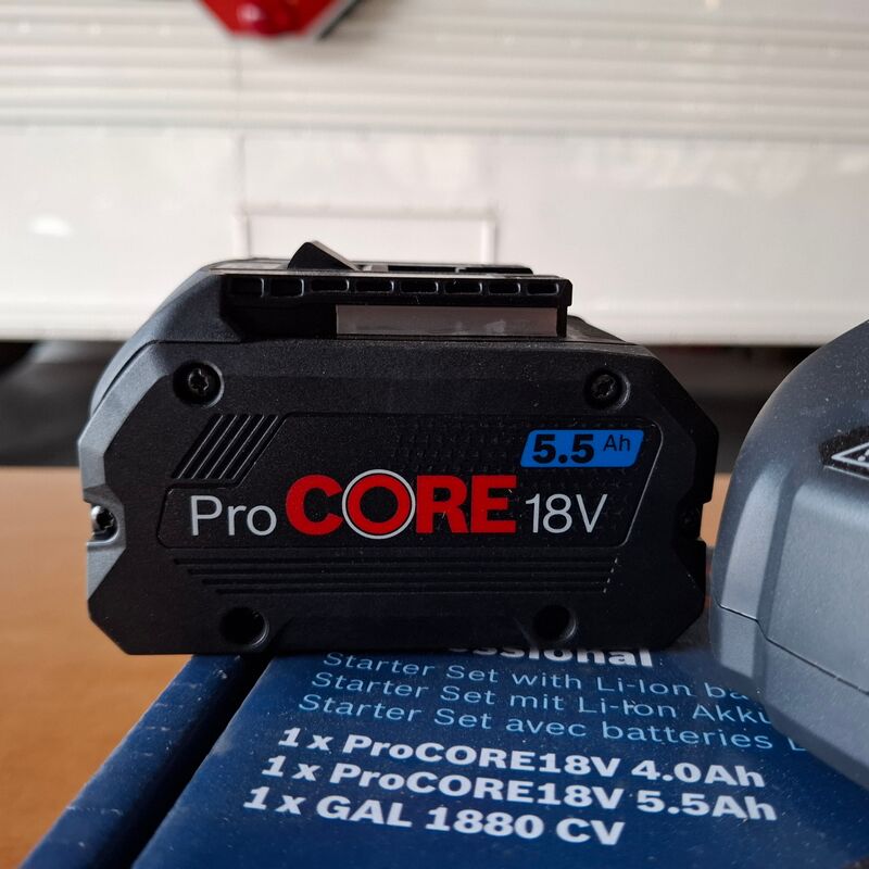 2x Accu met lader Bosch 18V 4.0Ah en 5.5Ah – foto 3 – kavel bij Onlineveilingmeester, Winsum