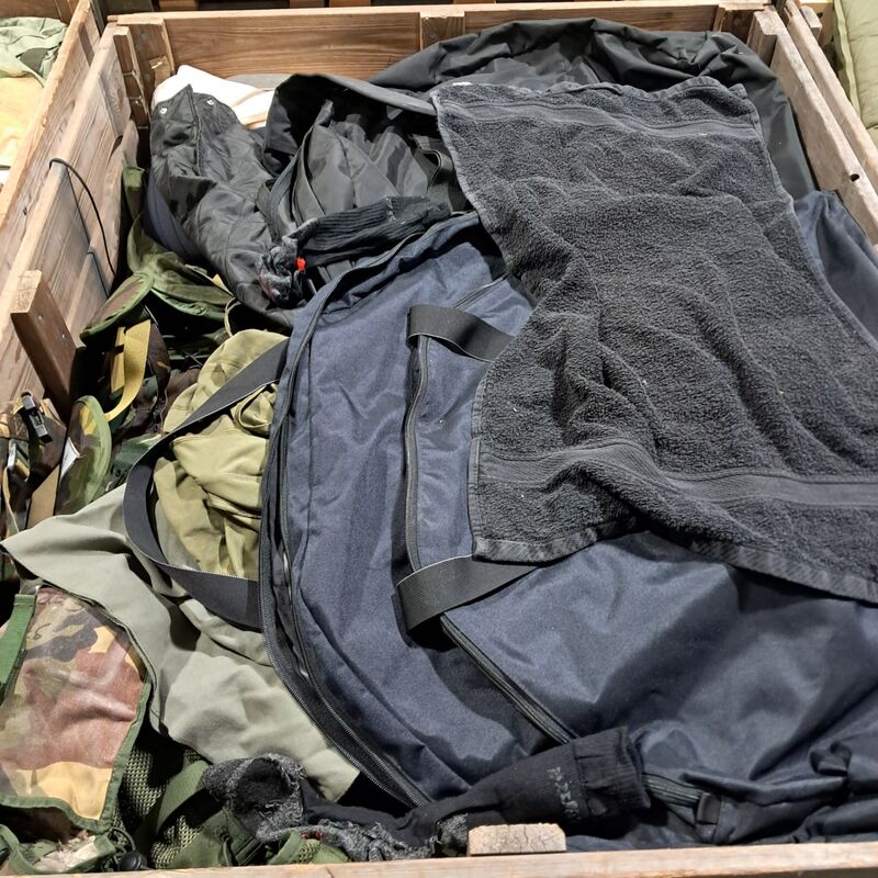 Persoonlijke uitrusting en kleding defensie – foto 3 – kavel bij Domeinen Roerende Zaken, Groningen