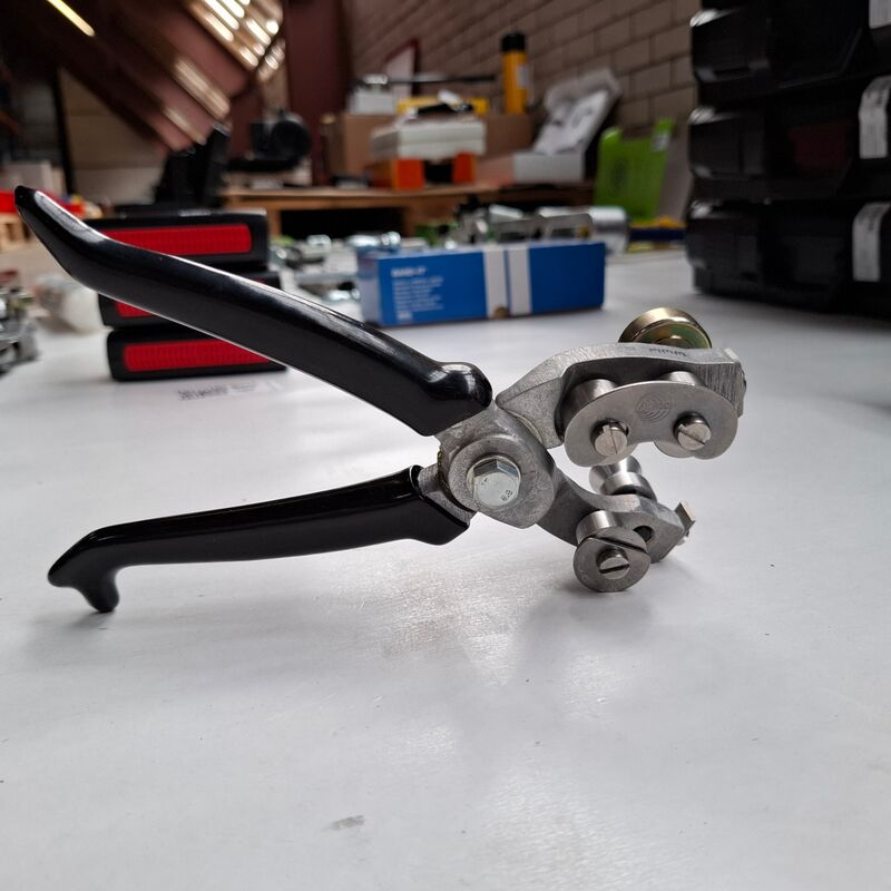 Kabelmantel striptang Alroc, F-72160 Tuffe – foto 4 – kavel bij Onlineveilingmeester, Winsum