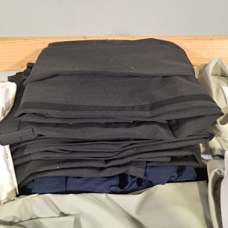 Partij diverse kleding – foto 6 – kavel bij Domeinen Roerende Zaken, Groningen