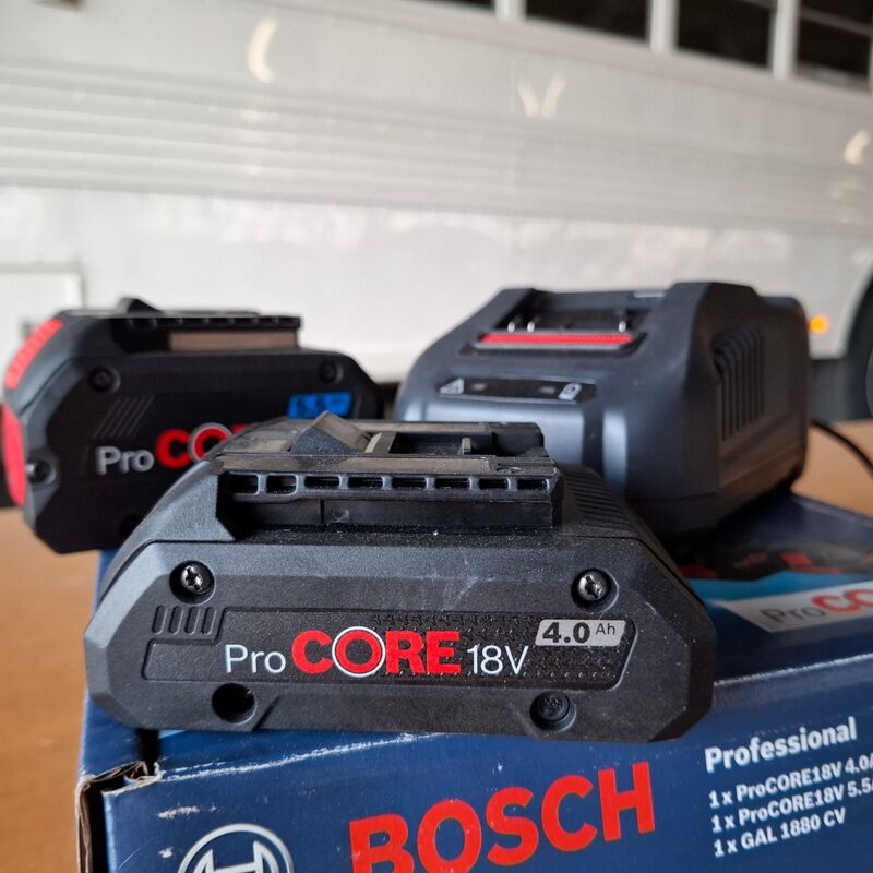 2x Accu met lader Bosch 18V 4.0Ah en 5.5Ah – foto 2 – kavel bij Onlineveilingmeester, Winsum